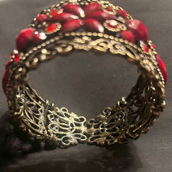 Bronzetone Filigree Floral Faceted Red Rhinestone Expansion Bracelet - Picture 3 of 4